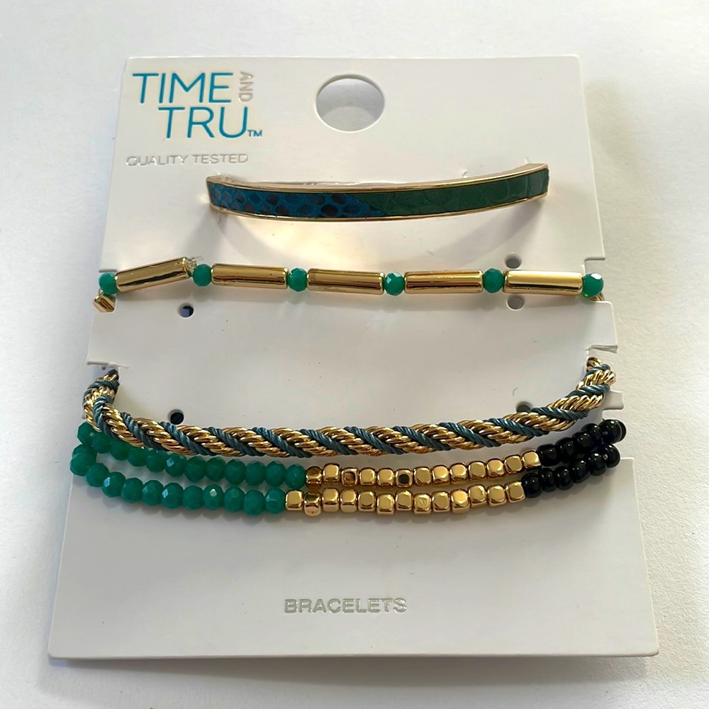 Emerald green and gold bracelet set